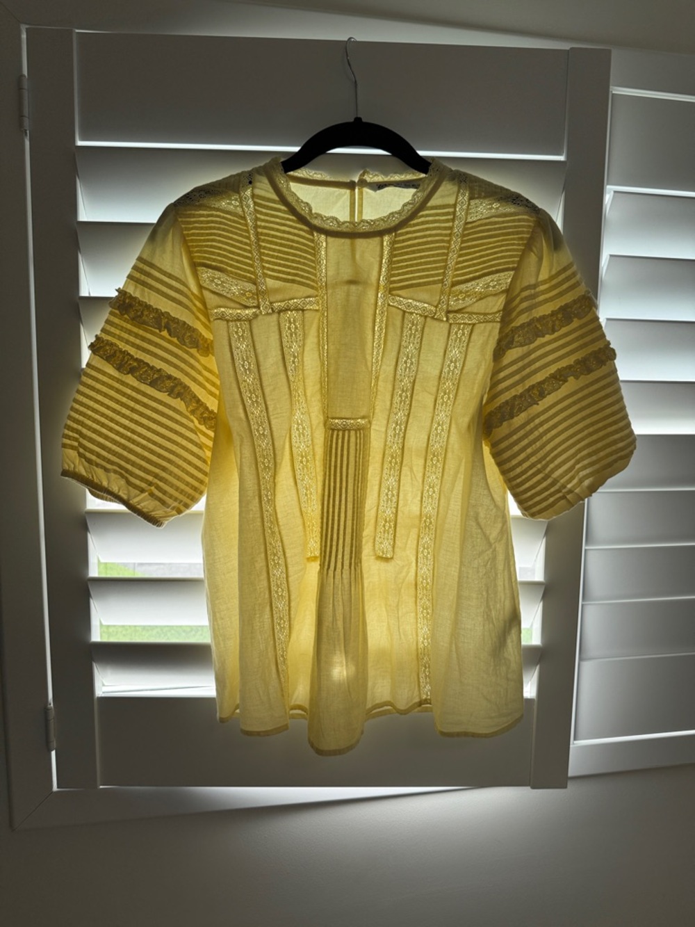 Zara Yellow Lace-Trim Puff Sleeve Women's Top